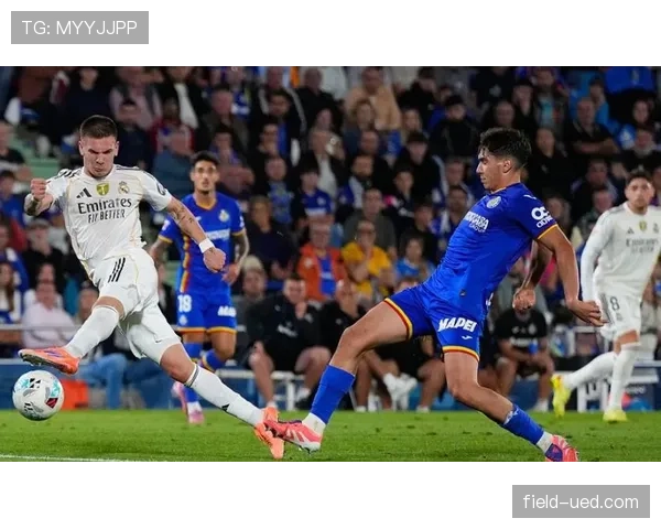 姆巴佩踢中锋的适配性：终结效率与战术角色的矛盾与协同